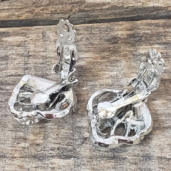 VINTAGE Silver-tone Clip-on Earrings - Picture 4 of 7